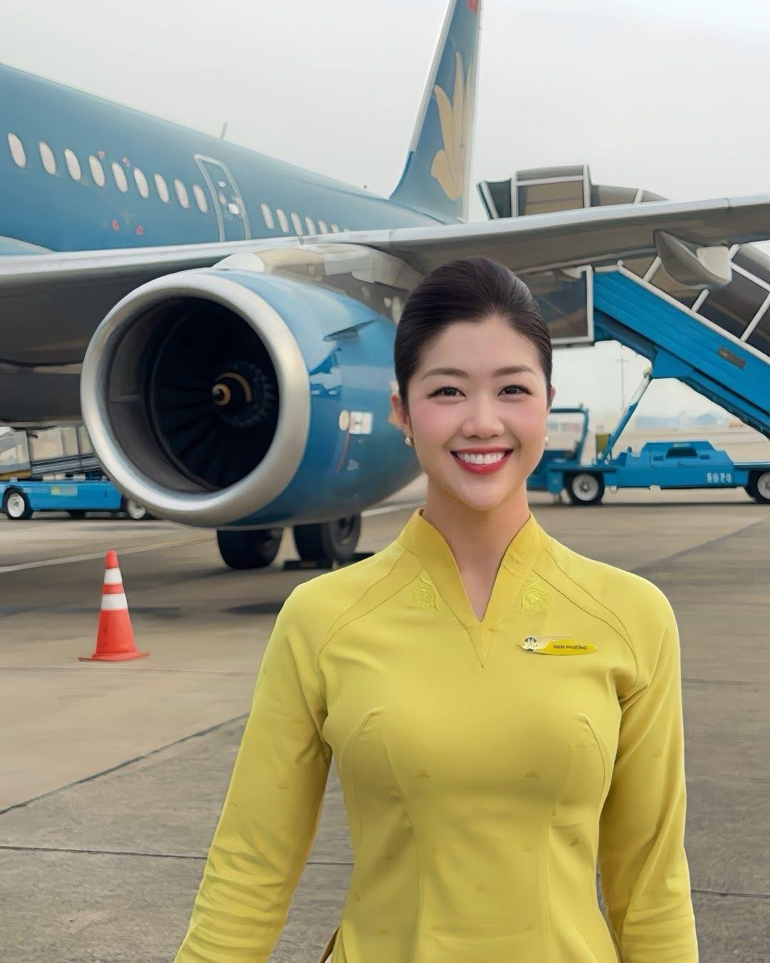 Điều đầu tiên gây ấn tượng mạnh mẽ về Nam Phương chính là cái tên mang đậm dấu ấn lịch sử: "Tôn Nữ". Đây là danh xưng dành cho các hậu duệ nữ của Vua chúa nhà Nguyễn, có họ hàng với hoàng tộc.