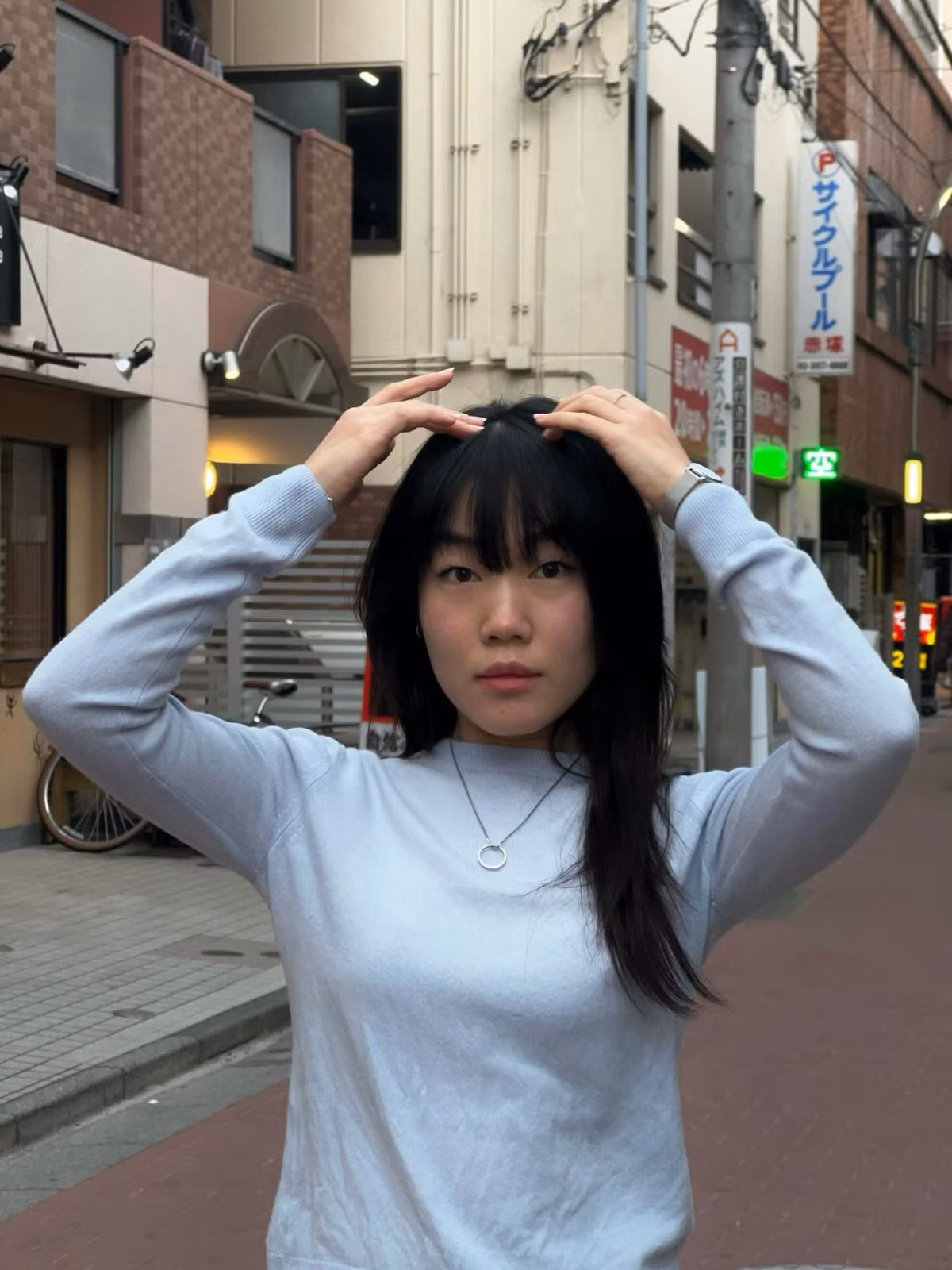 "Cũng có nhiều người tiếp cận nhưng sau đó vài ngày lại thấy xa luôn rồi. Chắc không có duyên cũng chẳng có nợ luôn", Lê Thụy chia sẻ.