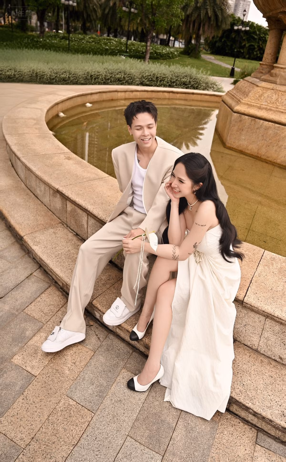 Sau khi sinh con trai thứ 4 - bé Jayric vào ngày 22/6 - Joyce Phạm gây chú ý với vóc dáng thon gọn, thần sắc rạng rỡ.