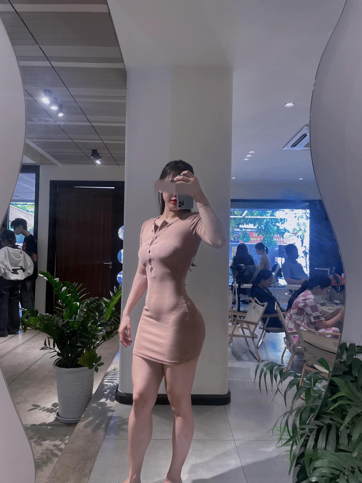 Tuy nhiên, cũng cần nhấn mạnh rằng, nữ PT nên chú ý đến cách thức và hình thức thể hiện để tránh gây hiểu lầm hoặc phản cảm.