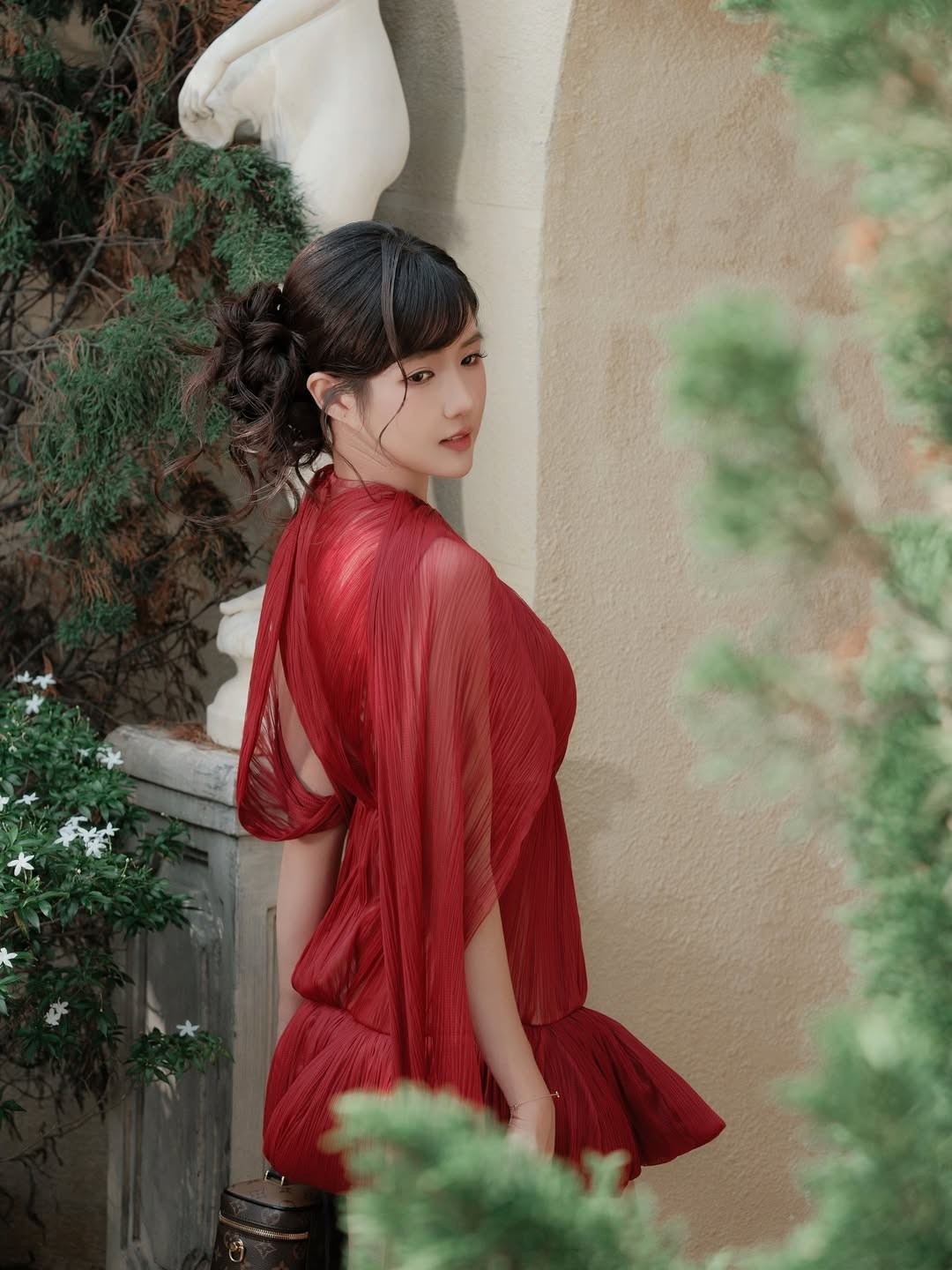 Dù trang điểm nhẹ nhàng, Kiều Trinh Xíu vẫn toát lên vẻ trong trẻo với làn da mịn màng, đôi mắt to tròn long lanh và nụ cười ngọt ngào.