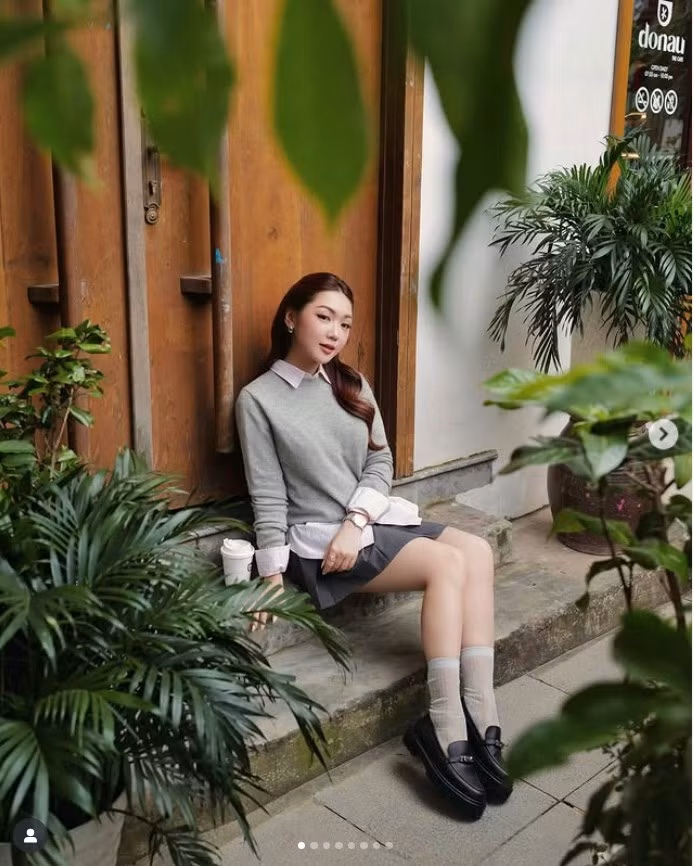 Trên phần Story, Chloe chia sẻ thêm video sau khoảnh khắc cầu hôn và gửi lời cảm ơn: "Cảm ơn mọi người rất rất nhiều vì đã chung vui cùng Chloe và anh Zim".