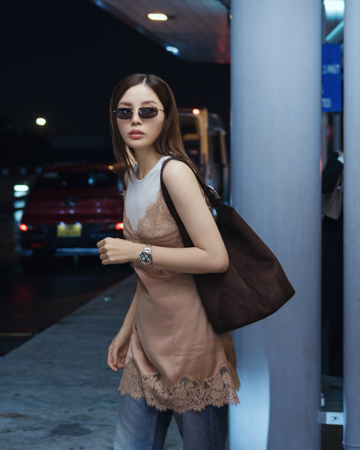 Giờ Hoa hậu quê Nam Định (cũ) đã sang hình tượng phụ nữ trưởng thành, tinh tế với những trang phục đơn giản, gam màu nhã nhặn.