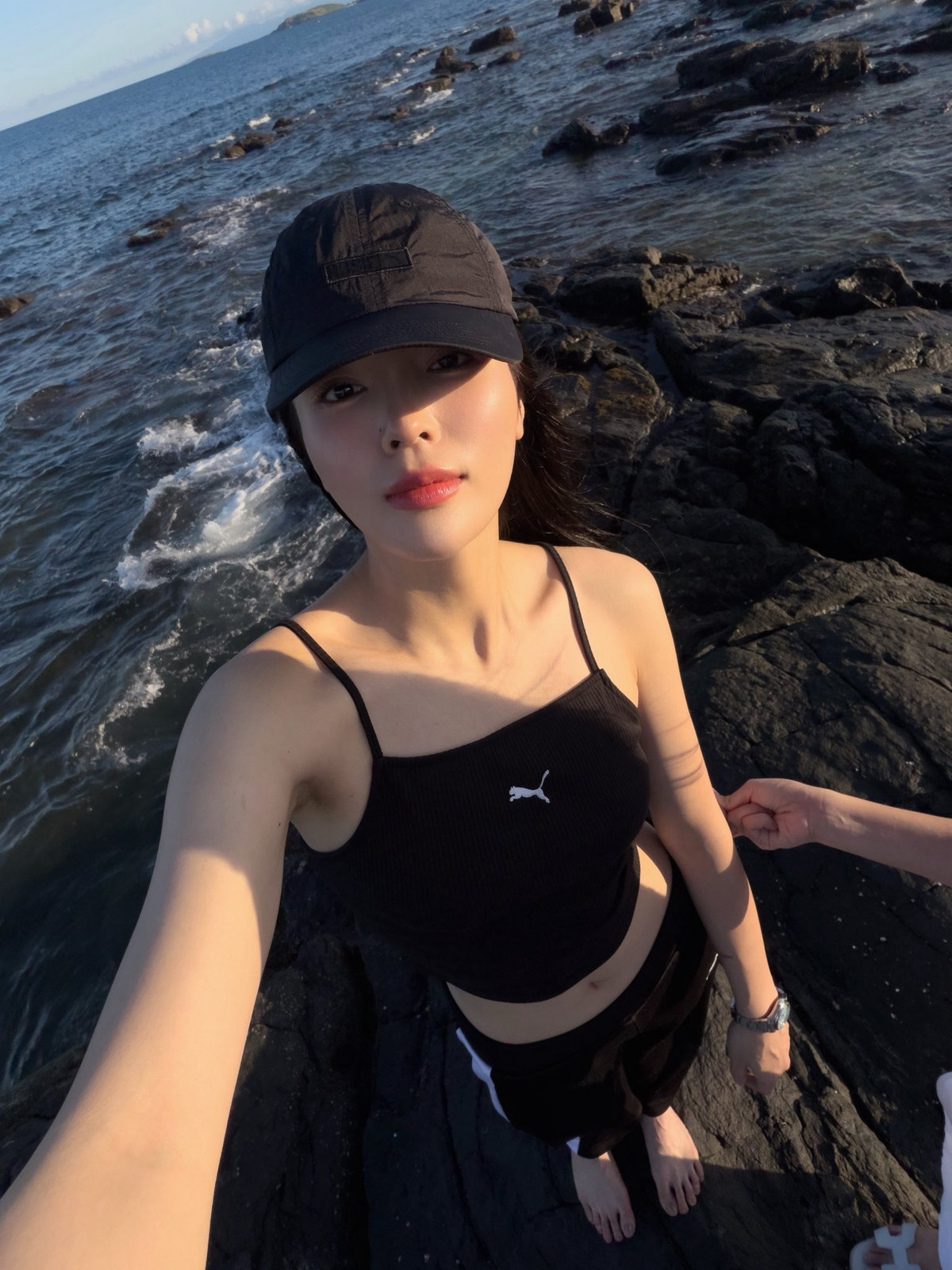 Từ khi vòng 1 nhỏ hơn, vừa vặn hơn, Kỳ Duyên cũng có 1 bước chuyển rõ rệt trong phong cách thường ngày hay đi sự kiện, khiến các fan mê đắm.