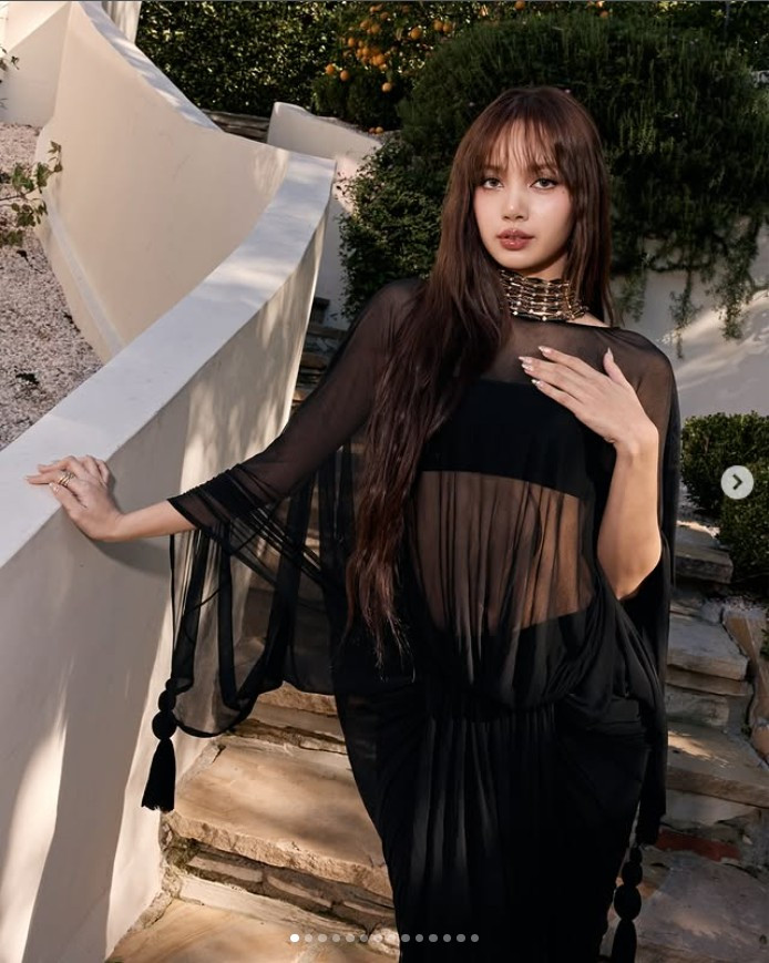 Bên cạnh đó, vai diễn đầu tay Mook trong series đình đám The White Lotus mùa 3 của HBO giúp Lisa nhận được nhiều lời khen về diễn xuất tự nhiên.