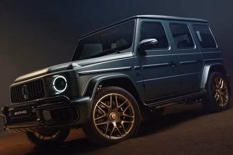 Mercedes-AMG G63 Mirage Edition được sản xuất giới hạn chỉ 35 chiếc và phân phối độc quyền tại thị trường Trung Đông. Mẫu SUV này lấy cảm hứng từ hiện tượng "ảo ảnh sa mạc" và được phát triển dành riêng cho nhóm khách hàng yêu thích những chiếc SUV hạng sang mang đậm dấu ấn cá nhân.