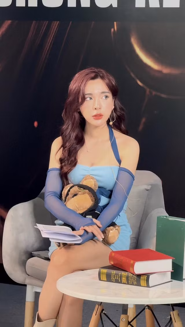 Tú Anh Susu không chỉ là một streamer xinh đẹp mà còn là một cô gái tự tin, đa tài và đầy cá tính. Với sự kết hợp giữa nhan sắc và tài năng, cô nàng hứa hẹn sẽ còn tiến xa hơn nữa trong sự nghiệp của mình.