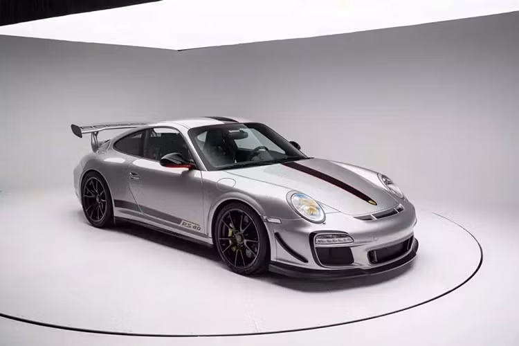 Các chuyên gia cho rằng, trong số các dòng xe Porsche 911 đạt đỉnh cao nhất chính là GT3 RS 4.0, với tư cách là phiên bản hàng đầu của mẫu xe 997.2 được yêu thích vào năm 2011. Chỉ giới hạn ở 600 chiếc trên toàn thế giới, đây là mẫu 911 đầu tiên sử dụng động cơ phẳng 6 xi-lanh hút khí tự nhiên 4.0 lít và là mẫu GT3 RS cuối cùng được cung cấp với hộp số sàn 6 cấp.