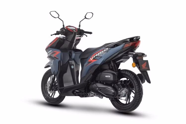 Hệ thống phanh gồm đĩa thủy lực ở bánh trước và phanh tang trống ở bánh sau, được tích hợp hệ thống phanh kết hợp CBS thay vì ABS. Hệ thống treo gồm phuộc ống lồng phía trước và giảm xóc đơn phía sau có khả năng điều chỉnh tải trước.