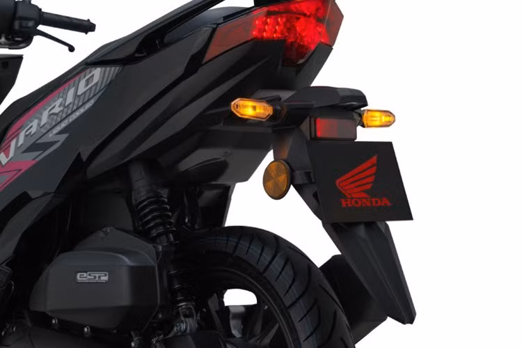 Sức mạnh từ động cơ được truyền đến bánh sau thông qua hộp số vô cấp CVT và hệ truyền động dây đai. Vario 125 sử dụng bánh xe 14 inch, đi kèm lốp 90/80 phía trước và 100/80 phía sau.