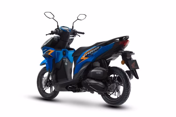 Trên phiên bản nâng cấp này, Honda Vario 125 2025 sở hữu nhiều tiện ích đáng giá như: ngăn chứa đồ 18 lít dưới yên, cổng sạc USB ở ốp đầu trước, phanh đỗ...