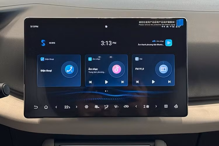 Để mang lại sự tiện nghi cho người dùng, không gian nội thất Atto 2 trang bị nhiều tính năng công nghệ mới. Người dùng có thể đóng, mở mẫu xe này thông qua hệ thống khóa thông minh bằng thẻ NFC.