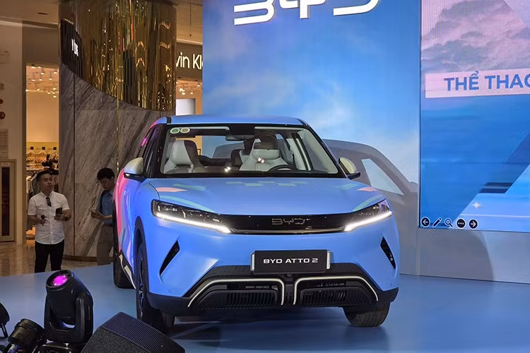 Theo các chuyên gia, khi xe điện đã dần trở nên quen thuộc với người dùng tại Việt Nam; bên cạnh các yếu tố như giá bán, lượng trang bị công nghệ, thiết kế… trạm sạc đang nổi lên như là vấn đề mà người sử dụng quan tâm nhất. Nếu việc sạc xe không dễ dàng, sẽ ảnh hưởng rất nhiều tới việc sử dụng xe của khách hàng.