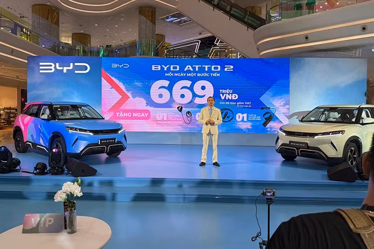 Theo đại diện BYD Việt Nam, phân khúc Crossover hạng B đang trở thành xu hướng mới rất được khách Việt ưa chuộng. Phân khúc này hiện đang chiếm tới 40 - 45% thị phần ôtô tại Việt Nam. Đây chính là một trong những lý do để BYD quyết định đưa Atto 2 về Việt Nam.