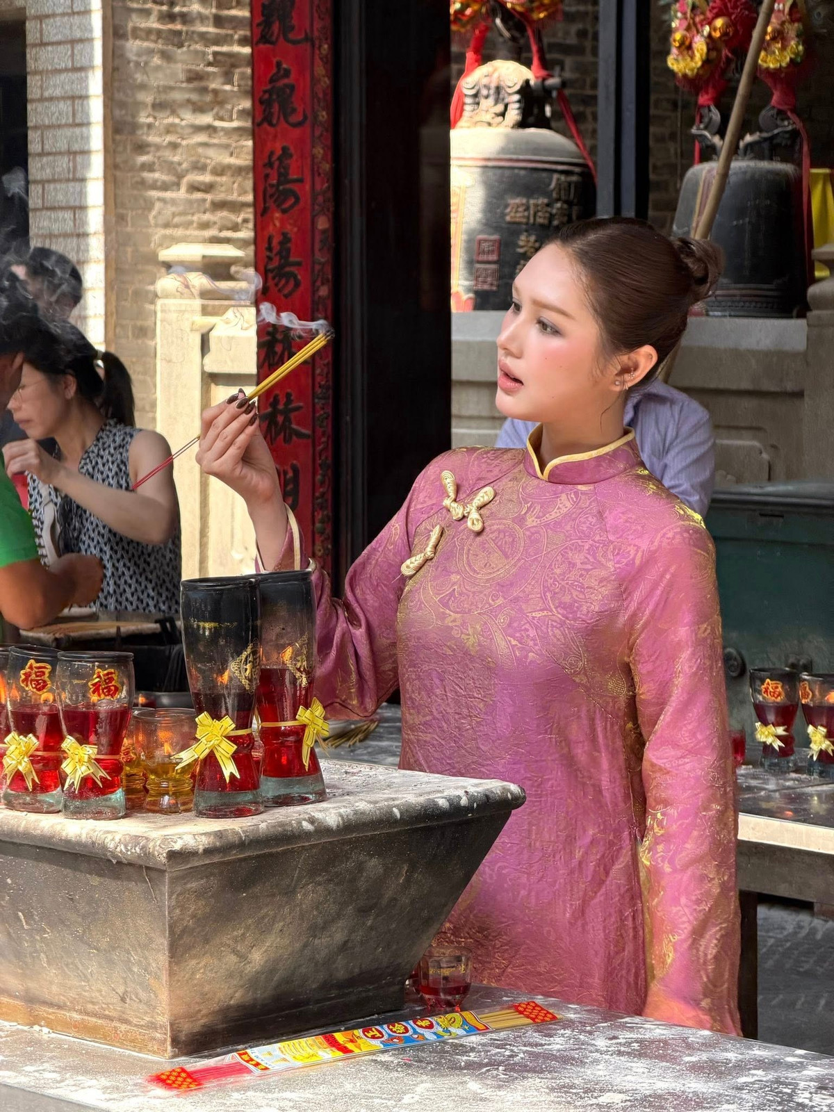 Điều khiến nhiều người đặc biệt ấn tượng chính là thần thái “miễn chê” của người đẹp sinh năm 2002.