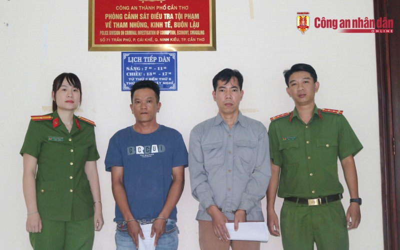 Hai đối tượng Nghiệp và Lúa (đứng giữa) tại cơ quan Công an.