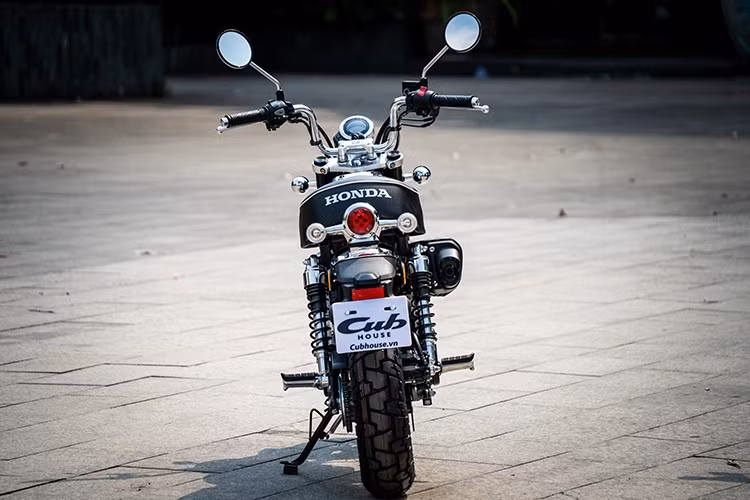 Ngay khi ra mắt Thái Lan, Monkey Chrome Legacy đã tạo nên hiệu ứng mạnh mẽ. Chỉ trong vài ngày diễn ra sự kiện, toàn bộ 1.390 xe đã được khách hàng đặt mua. Đáng chú ý, một đơn vị kinh doanh xe máy tại TP.HCM đã nhanh tay sở hữu 3 chiếc và đưa về Việt Nam. Các xe này mang số thứ tự 0009, 0577 và 0766.