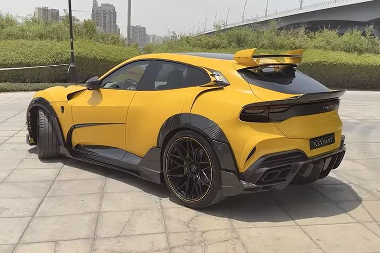 Có thể khẳng định rằng phiên bản siêu SUV Ferrari Purosangue này được tùy chỉnh từ phía hãng Keyvany đã tiến xa hơn một bước về hiệu suất.