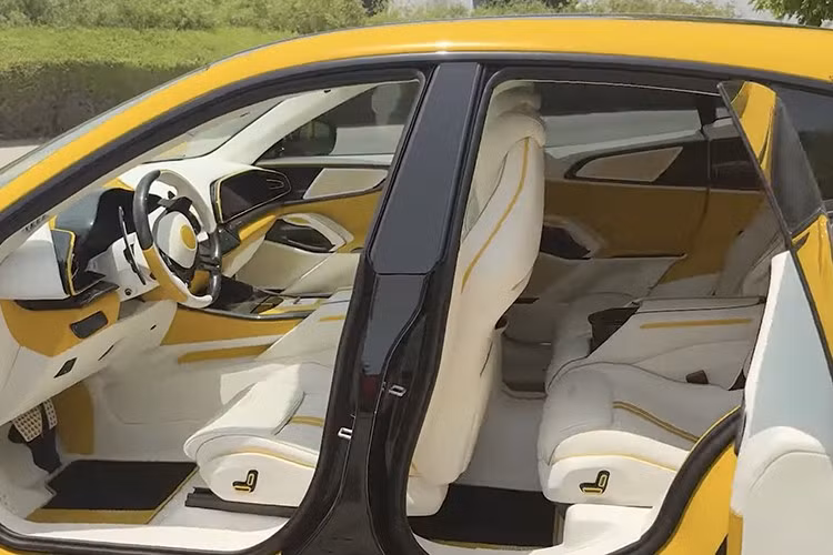 Xe tăng tốc từ 0 đến 100 km/h trong 3,3 giây và đạt tốc độ tối đa 350 km/h. Phiên bản nâng cấp (hoặc hạ cấp, nếu chúng ta xét đến việc những người theo chủ nghĩa thuần túy sẽ không chấp nhận những bản độ như vậy) tự hào có công suất 890 mã lực.