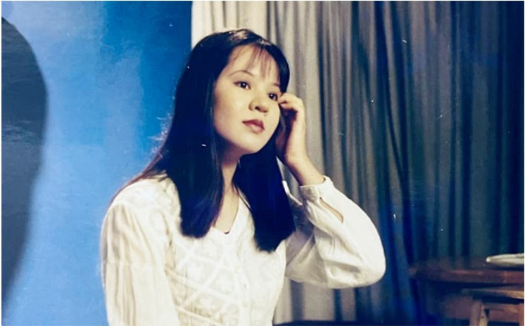 Những hình ảnh hiếm hoi từ cuối thập niên 90 và đầu 2000 đã cho thấy một Diễm Quỳnh hoàn toàn khác biệt. Nữ MC không sở hữu vẻ đẹp sắc sảo hay cầu kỳ, mà gây ấn tượng bởi sự dịu dàng, trong sáng.