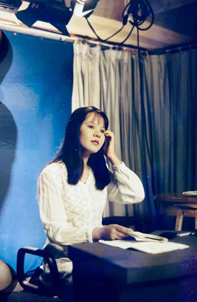 Vẻ đẹp của Diễm Quỳnh thời đó mang một nét rất Hà Nội, vừa tinh tế, vừa đài các, lại vừa gần gũi và thân thiện.