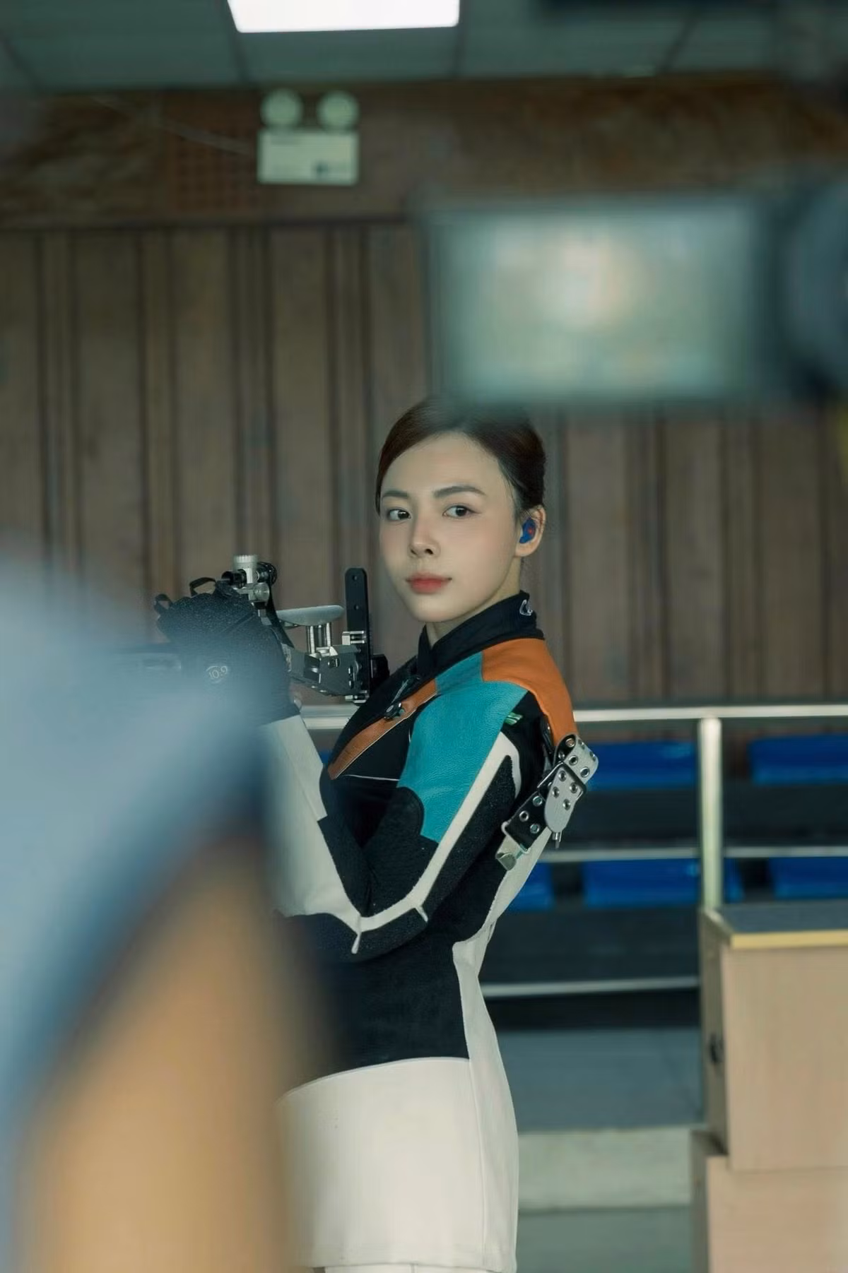 Dù không cần trang điểm cầu kỳ hay lộng lẫy, vẻ đẹp tự nhiên, rạng rỡ cùng nụ cười tươi tắn của nữ xạ thủ vẫn khiến cộng đồng mạng phải xuýt xoa.