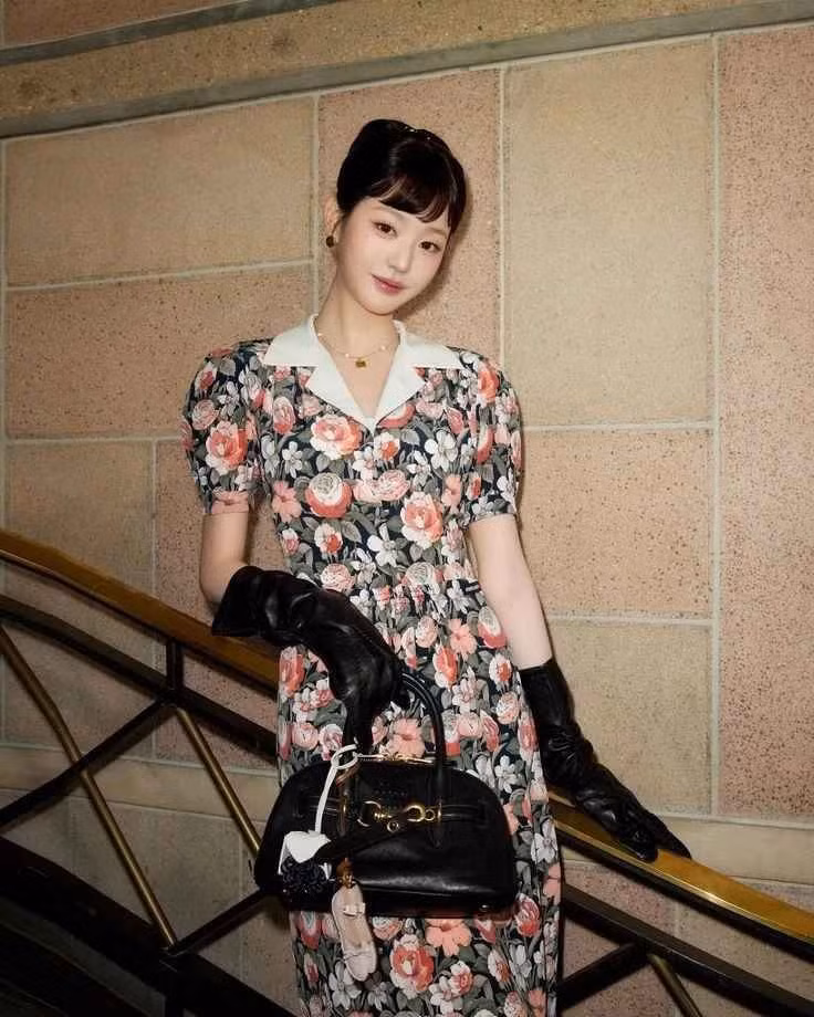 Số lượng các thương hiệu hợp tác của Won Young vượt xa các nữ idol cùng thời nhờ hình ảnh đa dạng và sức ảnh hưởng lớn với người tiêu dùng trẻ.