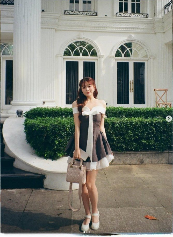 Hiện tại, cuộc sống cá nhân của Chao cũng nhận được nhiều sự quan tâm khi cô thoải mái chia sẻ về chuyện tình cảm và những trải nghiệm đời thường. Sự cởi mở, chân thật trong cách giao tiếp với người hâm mộ chính là yếu tố giúp Nguyễn Châu Anh giữ được sức hút bền bỉ trên mạng xã hội.