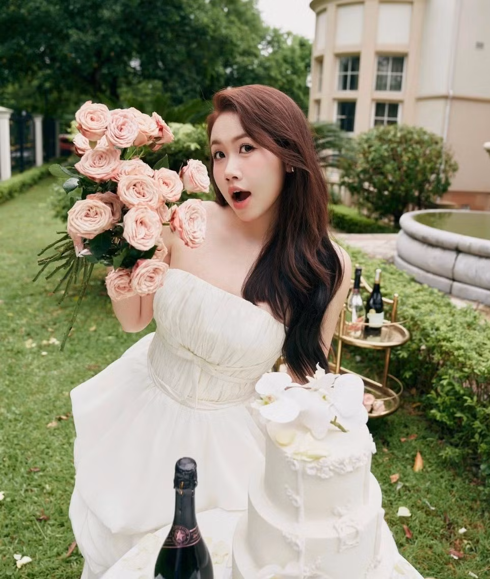 Ngày trọng đại của Trịnh Xuân Hoàng và Nguyễn Ngọc Ánh hứa hẹn sẽ là một trong những đám cưới linh đình thu hút sự quan tâm đông đảo của fan bóng đá Việt. Ảnh sử dụng trong bài: FBNV