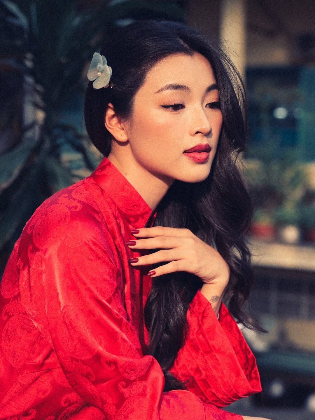 Lan Thy là nữ diễn viên, người mẫu ảnh được đánh giá cao nhờ vẻ đẹp Á Đông đặc trưng. Trước khi đến với nghệ thuật, cô từng theo học chuyên ngành Xét nghiệm Y khoa tại Đại học Y khoa Phạm Ngọc Thạch (TP.HCM).