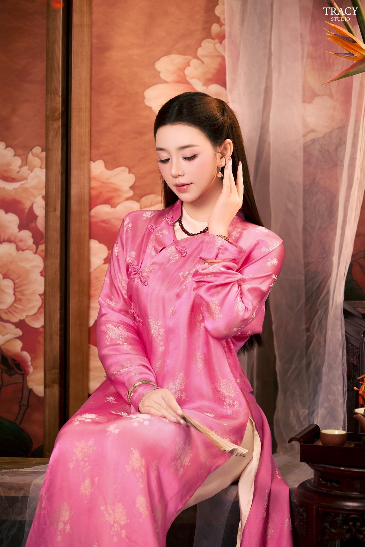 Đặc biệt, vai Hạnh trong Đừng làm mẹ cáu được xem là cột mốc quan trọng trong sự nghiệp của Quỳnh Kool, giúp cô giành giải Cánh diều vàng 2023 cho Nữ diễn viên chính xuất sắc nhất phim truyền hình. Giải thưởng này không chỉ ghi nhận nỗ lực không ngừng nghỉ mà còn khẳng định thực lực diễn xuất ngày càng chín muồi của nữ diễn viên sinh năm 1995.