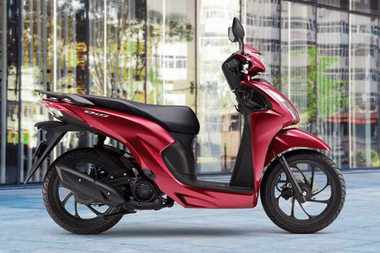 Cụ thể, xe được trang bị khối động cơ eSP dung tích 109cc quen thuộc kết hợp Idling Stop và bộ khởi động ACG. Khối động cơ này được giới hạn công suất ở mức 3,7 kW nhưng vẫn có được mômen xoắn tốt nhằm đảm bảo khả năng leo dốc tốt. Mức tiêu thụ nhiên liệu của xe là 56,6 km/l theo tiêu chuẩn WMTC.