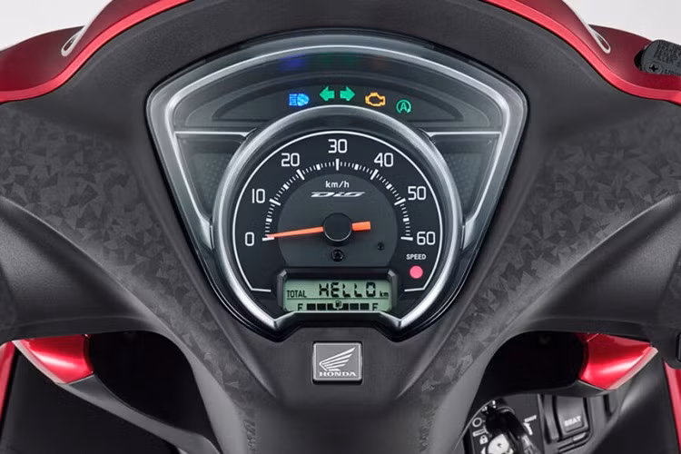 Xe sở hữu cụm đồng hồ tốc độ thiết kế mới với thang đo tối đa 60 km/h cùng đèn cảnh báo tốc độ. Xe được giới thiệu với ba màu sắc gồm đỏ, đen nhám và trắng, mang đến lựa chọn đa dạng cho người dùng.