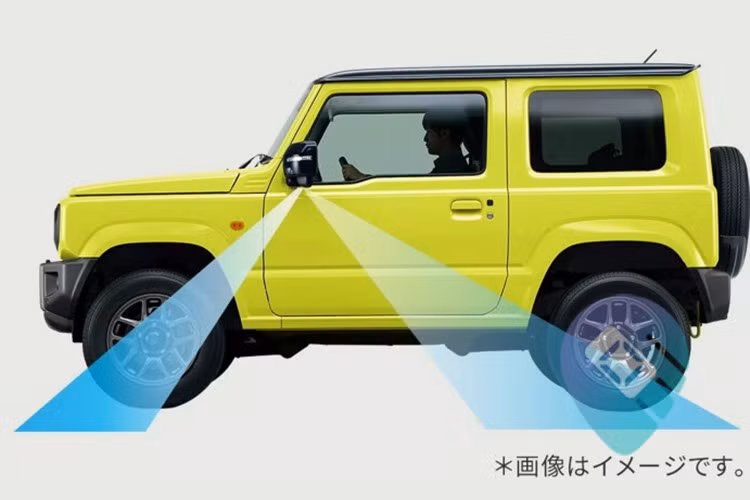 Điểm đáng chú ý nhất là việc Jimny 3 cửa nay được bổ sung hàng loạt công nghệ hỗ trợ lái, trước đây chỉ có trên bản 5 cửa. Bao gồm hệ thống phanh khẩn cấp tự động Dual Sensor Brake Support II.