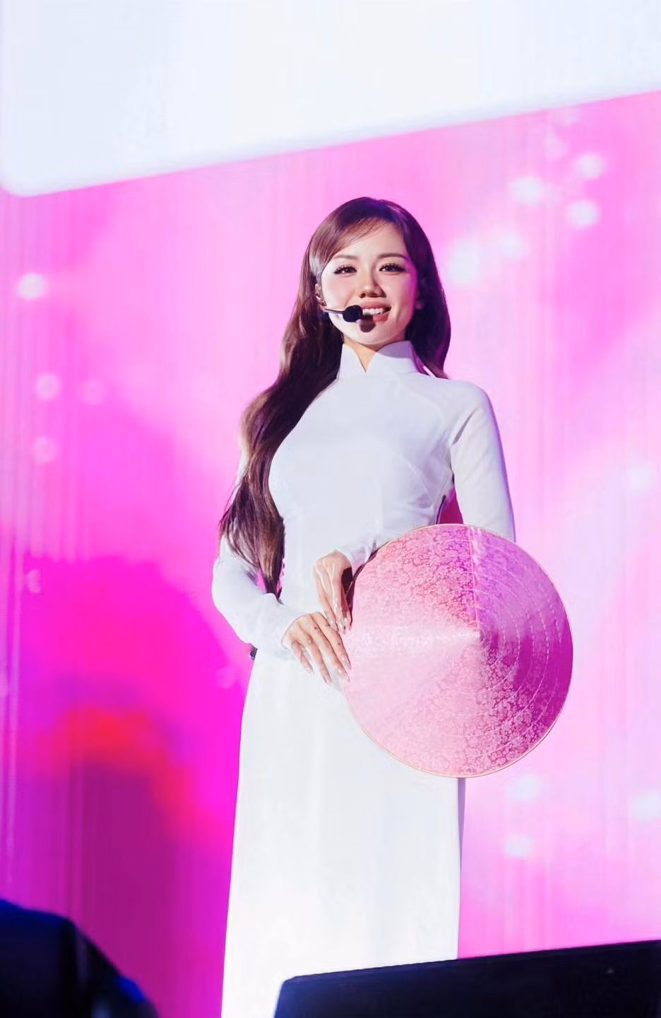 Nhắc đến Phương Ly, khán giả lập tức nhớ đến hình ảnh nữ ca sĩ có chất giọng ngọt ngào, phong cách âm nhạc riêng biệt và ngoại hình trong veo.