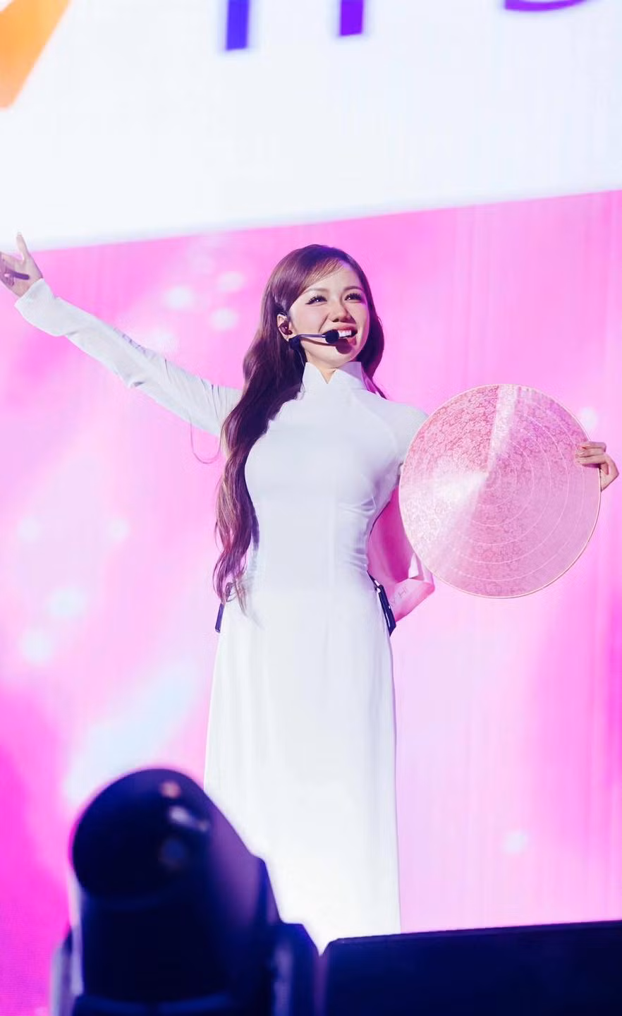 Mỹ nhân sinh năm 1990, dù đã bước qua tuổi 30 từ rất lâu song Phương Ly vẫn giữ được nhan sắc trẻ trung như thời mới debut.