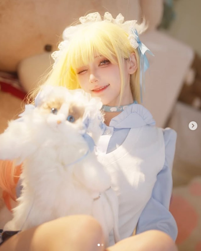 Thực tế thì từ trước tới nay, cũng đã có nhiều coser lựa chọn lối biến hóa độc đáo tương tự để thu hút sự chú ý. Tuy nhiên, không phải ai cũng táo bạo và tái hiện thành công như xx_xning trong video này.