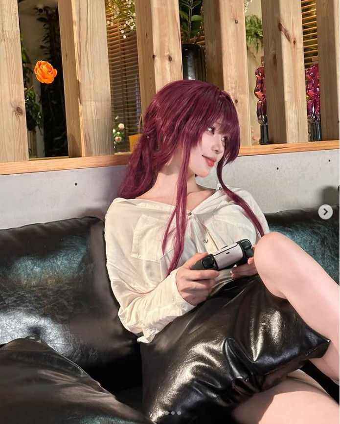 Với sự ủng hộ mạnh mẽ từ cộng đồng, nữ coser này sẽ tiếp tục hoạt động sôi nổi và ra mắt thêm nhiều sản phẩm thú vị hơn nữa.