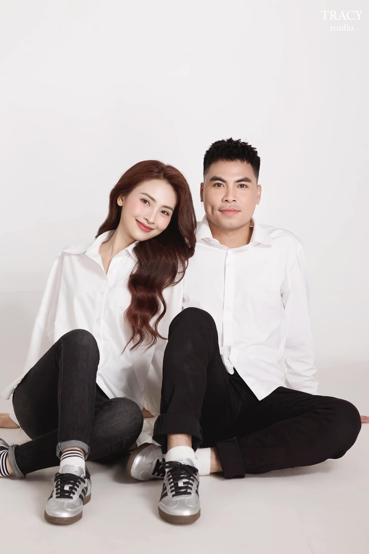 Không dừng lại ở đó, để hâm nóng tình yêu, MC Mù Tạt và Đức Huy đã tranh thủ khoảng thời gian V.League tạm nghỉ để cùng nhau đi du lịch.