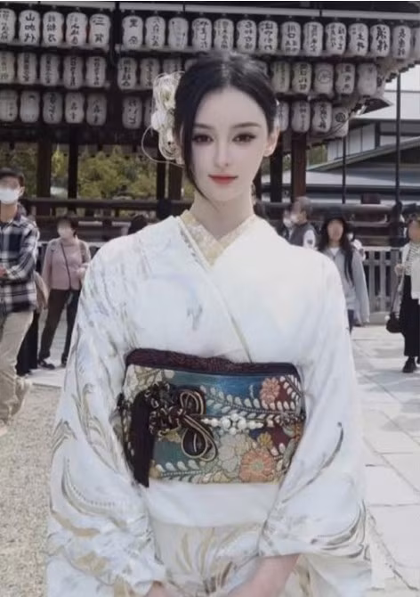 Cô nàng hot girl trong câu chuyện là Trần Nguyệt, sinh viên của Khoa Giáo dục Đặc biệt, Học viện Mỹ thuật Tây An.