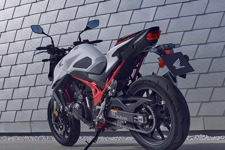 Khối động cơ này cho công suất tối đa 47 mã lực và mô-men xoắn cực đại 43Nm. Khối động cơ này đạt tiêu chuẩn khí thải EURO5.