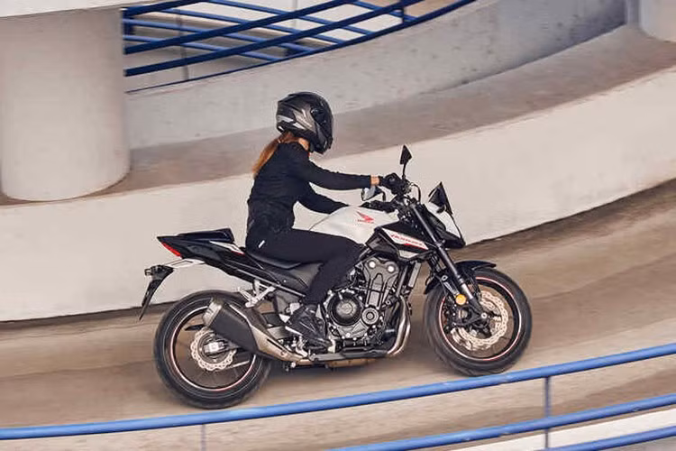 Tại thị trường Thái Lan, mức giá xe Honda New Hornet 500 2025 thế hệ mới cho 3 lựa chọn màu sắc và có mức bán đề xuất là 217.700 Baht (khoảng 174,5 triệu đồng).