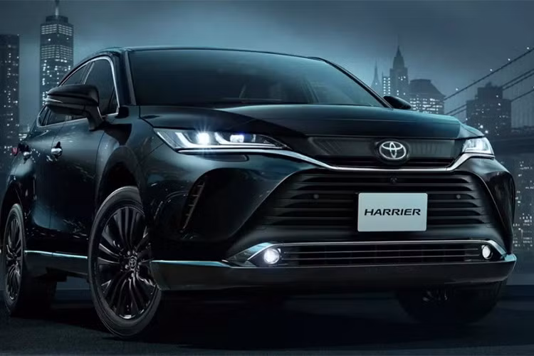 Một trong những điểm nhấn lớn của lần nâng cấp này là việc toàn bộ các phiên bản của Toyota Harrier 2025 đều được trang bị gói an toàn Toyota Safety Sense mới nhất. Hệ thống được cải tiến với khả năng phát hiện xe đạp và xe máy tốt hơn trong mọi điều kiện ánh sáng.