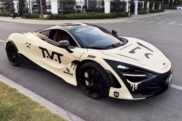 Gói độ TopCar Design trên chiếc McLaren 720S này đầu tiên của một tay chơi Hà Nội, và đây cũng là chiếc 720S độ TopCar độc nhất Việt Nam. Tham khảo trên trang web của hãng độ nước Nga, chủ nhân của xe đã chi ra số tiền tương đương khoảng 1 tỷ đồng.