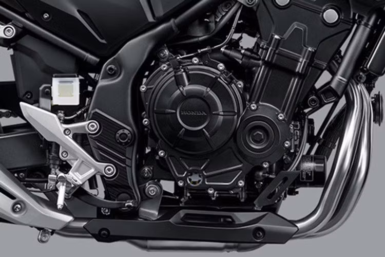 Về động cơ, xe vẫn sử dụng khối máy quen thuộc của dòng 500 Series: động cơ 2 xi-lanh thẳng hàng, dung tích 471cc, DOHC 8 van, làm mát bằng dung dịch.