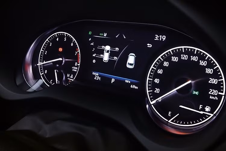 Ở lần nâng cấp lớn này, xe được bổ sung phiên bản Nightshade Edition. Bản mới này được phát triển dựa trên cấu hình Harrier Z, sử dụng hệ truyền động hybrid tự sạc, với tùy chọn dẫn động cầu trước hoặc bốn bánh toàn thời gian (E-Four).