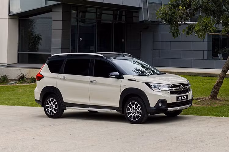 Vị trí thứ 2 tiếp tục thuộc về mẫu xe SUV lại MPV Suzuki XL7 hybrid 7 chỗ ngồi với doanh số 201 xe bán ra tại Việt Nam, tăng 6 xe so với tháng trước đó.