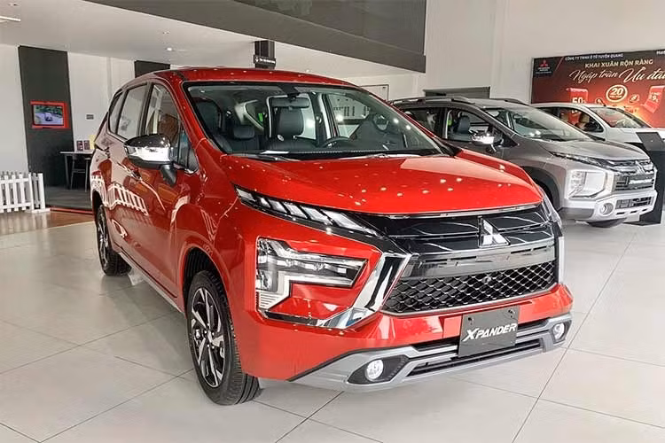 Mitsubishi Xpander: 4.231 xe ﻿Đứng thứ hai với 4.231 xe bán ra, Mitsubishi Xpander tiếp tục là mẫu MPV bán chạy nhất thị trường. Khoảng giá từ 560 triệu đến 699 triệu đồng giúp Xpander duy trì lợi thế cạnh tranh trong phân khúc xe gia đình. Sự ổn định về doanh số của mẫu xe này cho thấy nhu cầu đối với xe đa dụng 7 chỗ vẫn duy trì ở mức cao, đặc biệt tại các đô thị lớn và khu vực kinh doanh dịch vụ.