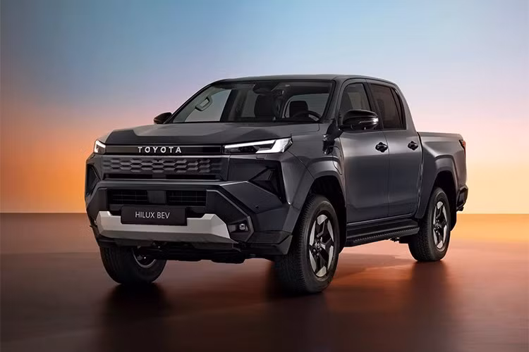 Theo công bố từ nhà sản xuất Toyota, bán tải Hilux mới sẽ có mặt tại châu Âu và Australia vào tháng 12/2025 tới, sau đó là các thị trường châu Á vào năm 2026 và ra mắt tại thị trường nội địa Nhật Bản vào giữa 2026.