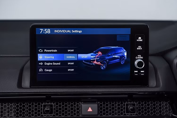 Ngoài ra, xe còn có cảnh báo phương tiện cắt ngang khi lùi (Cross Traffic Monitor – CTM), cùng với kết nối Google Built‑in, hệ thống Honda CONNECT với khóa kỹ thuật số Digital Key, camera 360°, cảm biến đỗ xe trước/sau, và màn hình đồng hồ TFT kích thước 10.2 inch. Phiên bản từ e:HEV ES trở lên còn có hệ thống âm thanh cao cấp BOSE và nội thất cao cấp hơn.